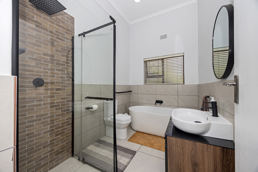 7 Bedroom Property for Sale in Sonstraal Western Cape